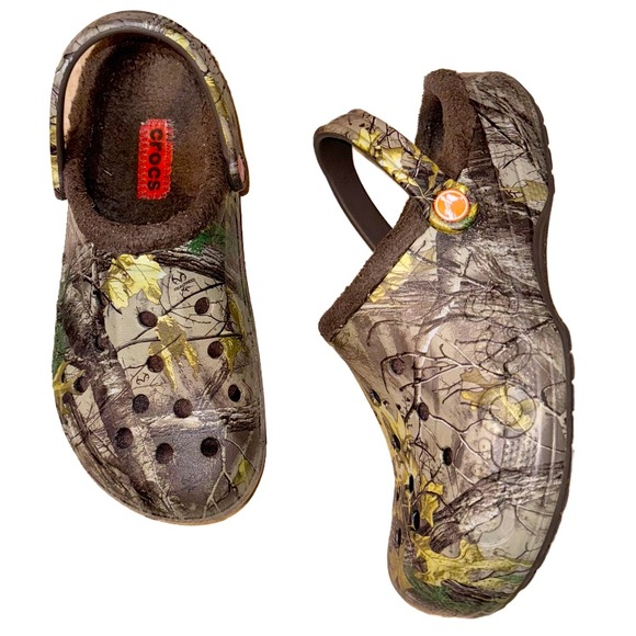 CROCS Other - Crocs Lined camouflage slip on shoes women’s 9 men’s outdoor shoes size 7